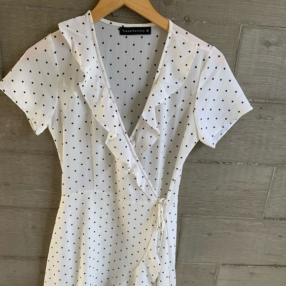 White polka dot wrap dress NEW - Picture 2 of 4